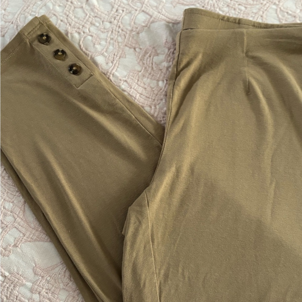 J. Jill Wearever Collection Tan‎ ankle pants buttons on bottoms neutral color